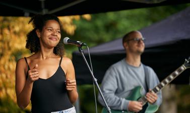 Close up of Tiece performing at Autumn Fair